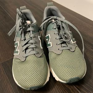 New Balance women’s Tennis Shoes